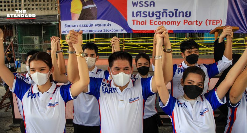 ธรรมนัส ควง ดิว อริสรา ลงพื้นที่คลองเตย ชู ‘เศรษฐกิจไทย’ เป็นฝ่ายประชาชน ไม่อยู่กับรัฐบาลหรือฝ่ายค้าน