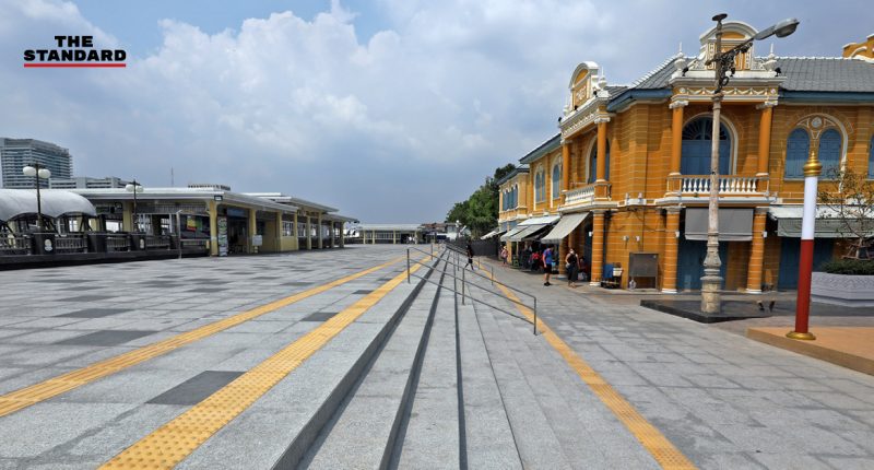 Tha Chang Pier