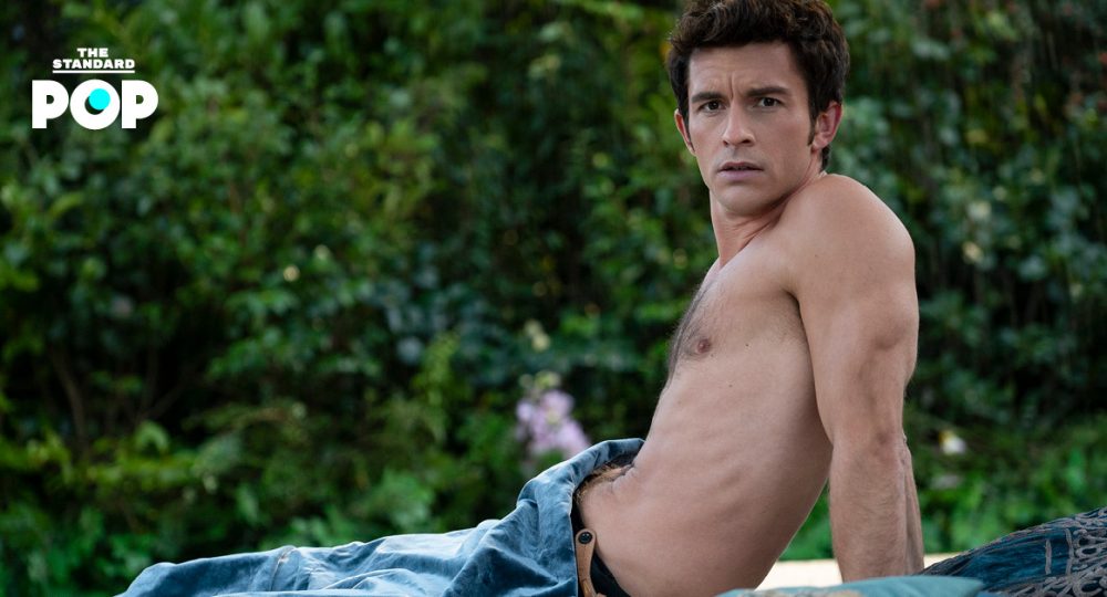 Jonathan Bailey อธิบายเหตุผลทำไม Bridgerton ซีซัน 2 ถึงไม่ค่อยมีฉากเลิฟซีนเหมือนซีซันแรก