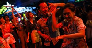 เติ้ง ลี่ Swing