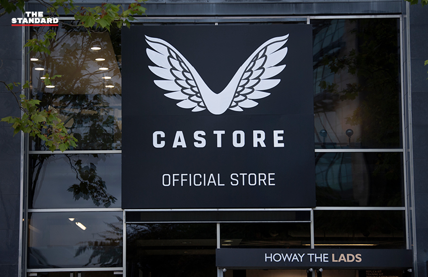 โลโกร้าน Castore ที่เป็นผู้สนับสนุนให้ Aston Villa
