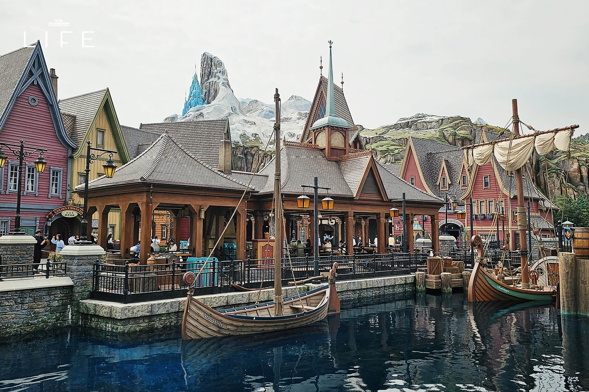 ท่าเรือแห่งอาณาจักร Arendelle ที่ World of Frozen ใน Hong Kong Disneyland