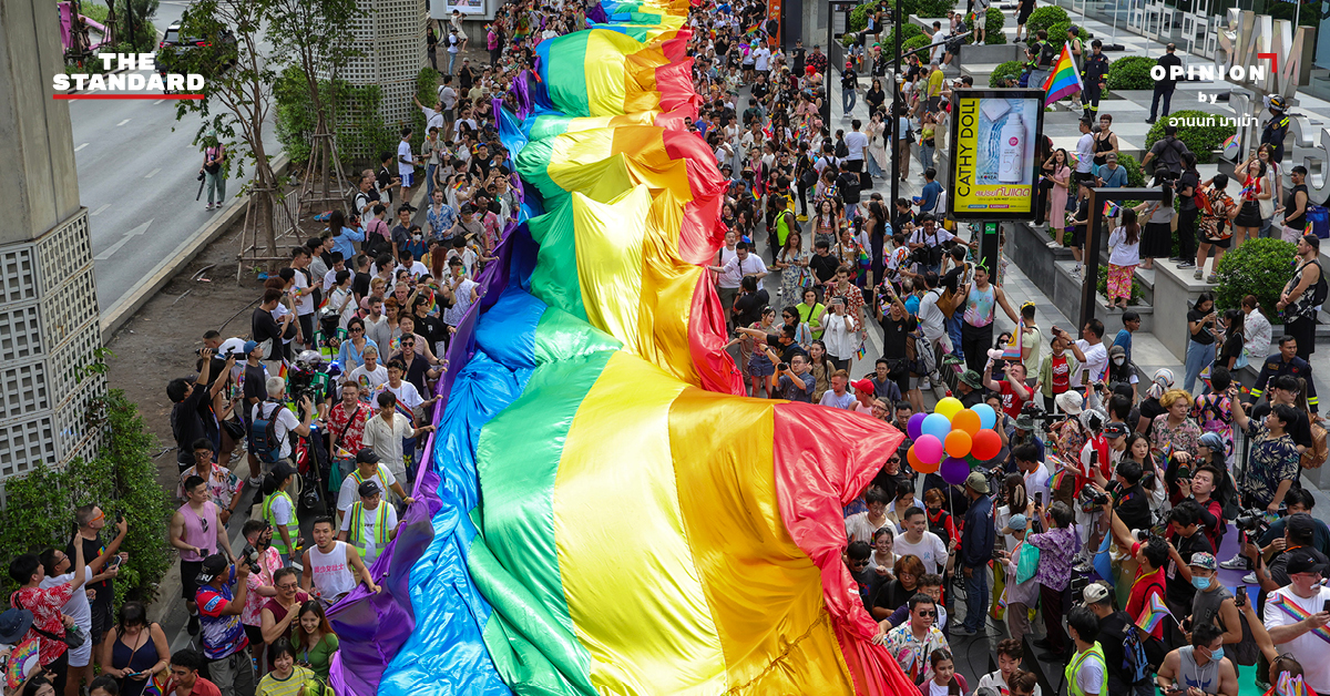 หลายคนอาจมีคำถามในใจว่า ทำไม Pride Month ต้องเป็นเดือนมิถุนายน หรือเดือนมิถุนายนเกี่ยวอะไรกับผู้มีความหลากหลายทางเพศ​ในเรื่องนี้บางคนอาจคิด