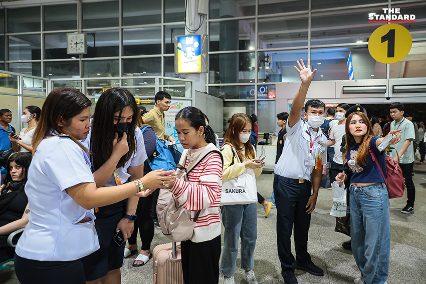 ประชาชนแน่นหมอชิต 2