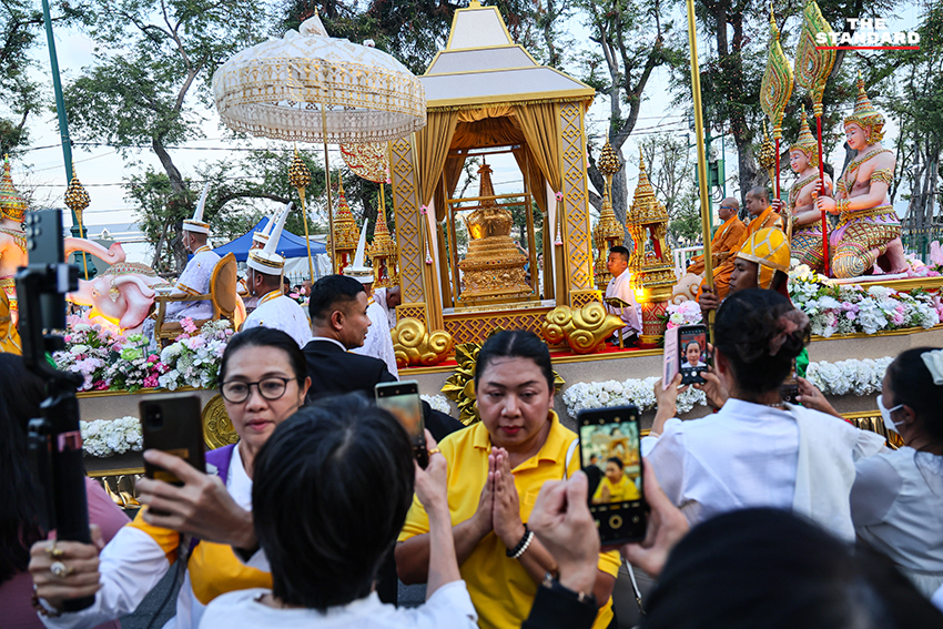 อัญเชิญ ‘พระเขี้ยวแก้ว’