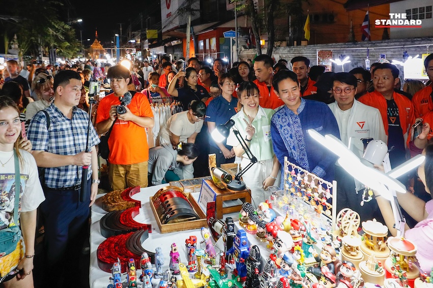 พิธาลุยถนนคนเดินเชียงใหม่