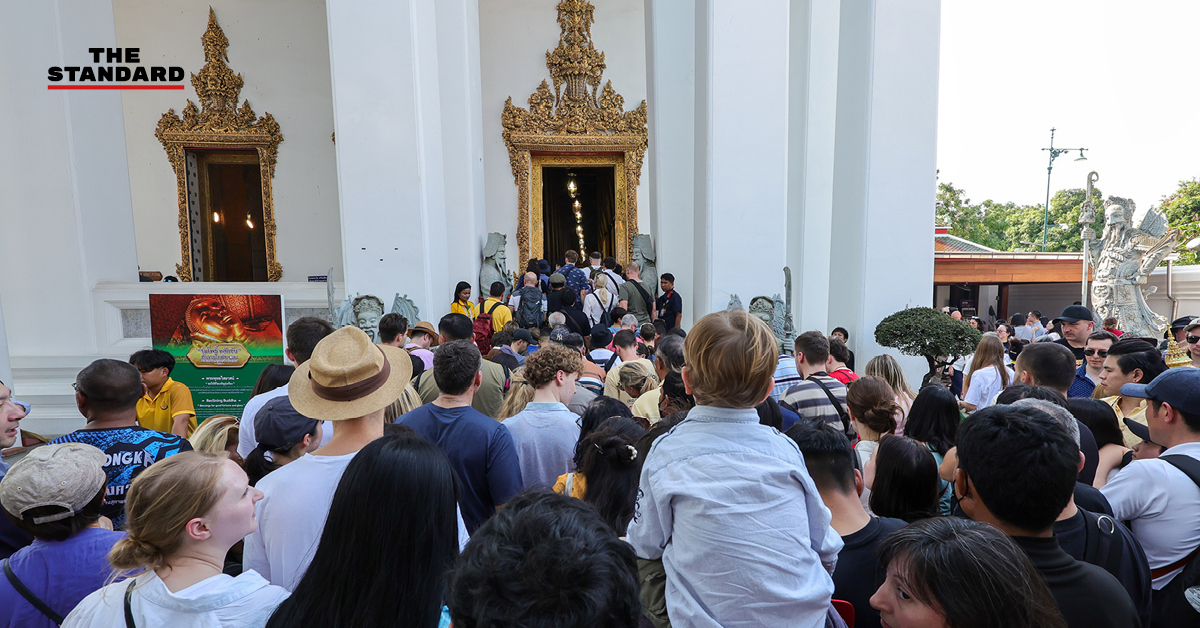 Wat-Phra-Kaew-Wat-Pho-City-Pillar-Shrine-crowded-New-Year-holiday