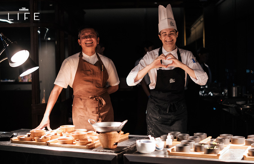 เชฟหนุ่มจากร้าน Samuay & Sons และเชฟมาร์ตาจากโรงเรียนสอนทำอาหาร The Food School Bangkok 