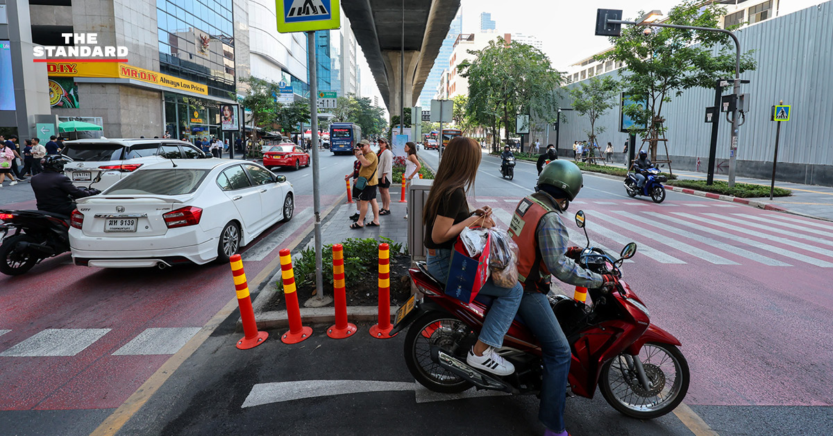 silom-crosswalk-and-turn