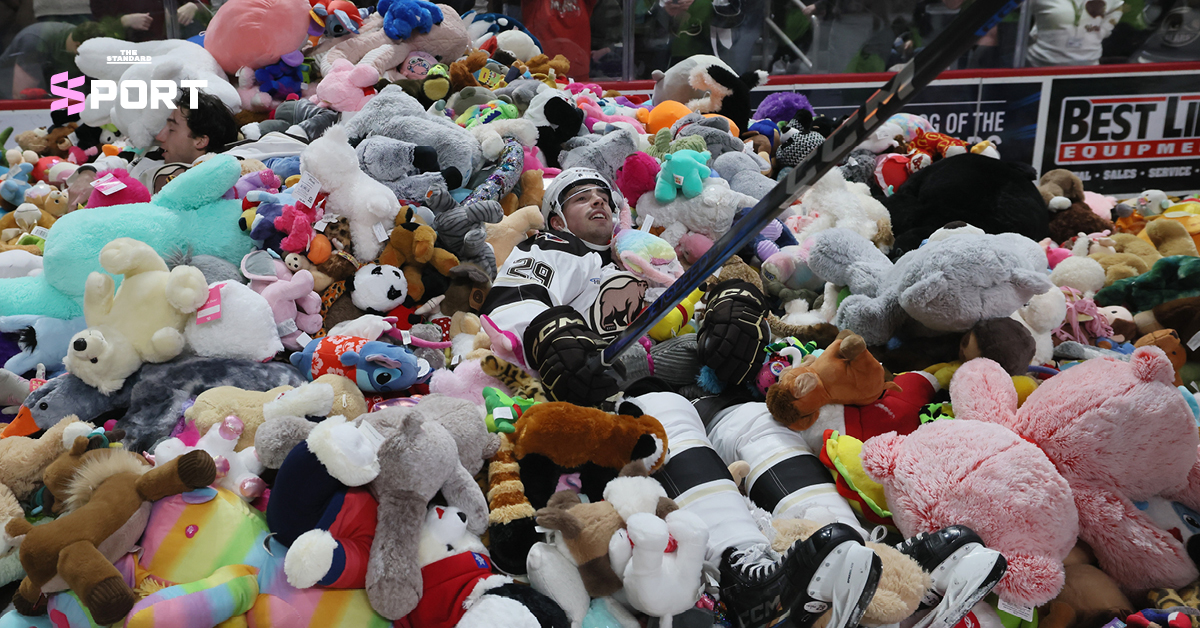 กิจกรรม Teddy Bear Toss ของทีม Hershey Bears ได้ตุ๊กตากว่า 1 แสนตัว