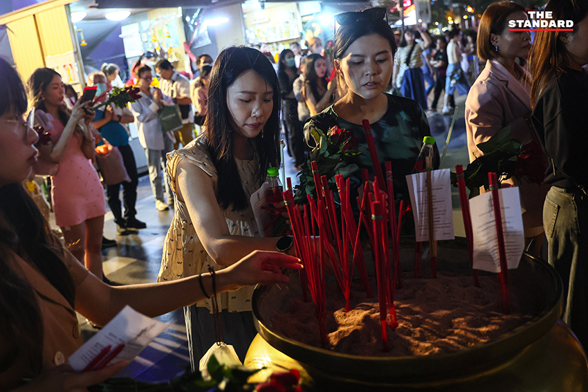 ฤกษ์ดีวาเลนไทน์ บวงสรวงไหว้พระตรีมูรติรับวันแห่งความรัก