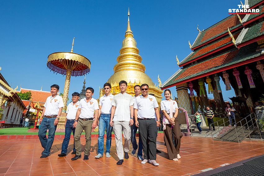 ณัฐพงษ์-วีระเดช สักการะพระธาตุหริภุญชัย