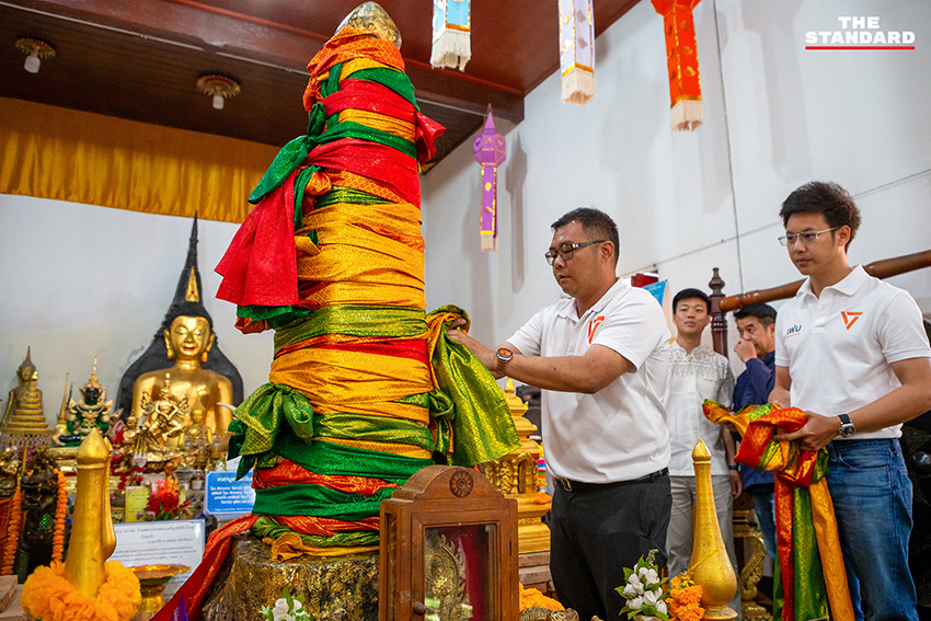 ณัฐพงษ์-วีระเดช สักการะพระธาตุหริภุญชัย