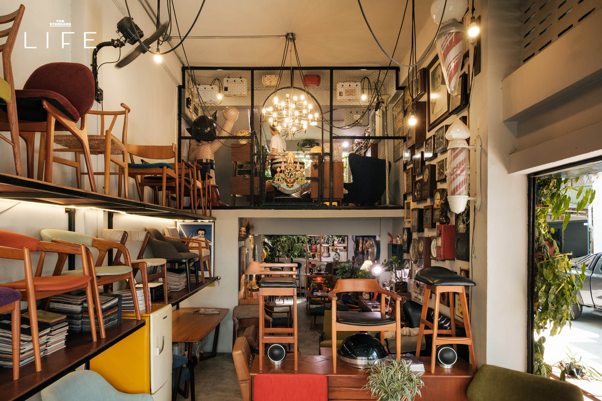 Soulmate Furniture ร้านเฟอร์นิเจอร์ Mid-Century Modern สไตล์สแกนดิเนเวียนฝีมือช่างไทย