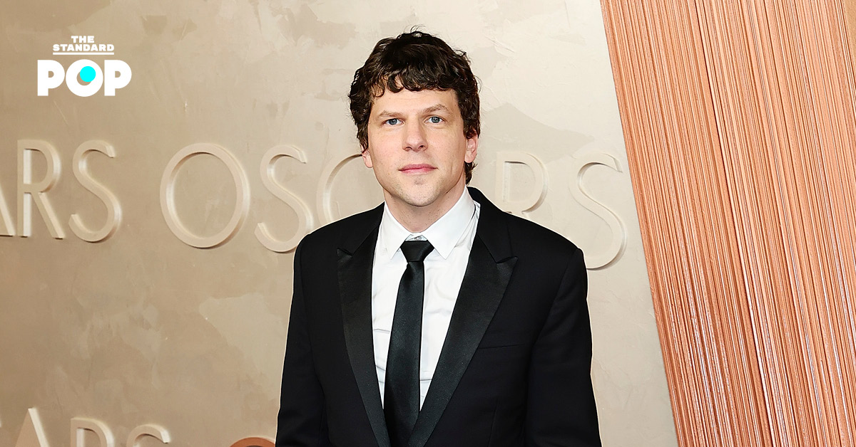 Jesse Eisenberg รับมอบเอกสารสัญชาติโปแลนด์จากประธานาธิบดี Andrzej Duda ในนิวยอร์กหลังความสำเร็จของภาพยนตร์ A Real Pain