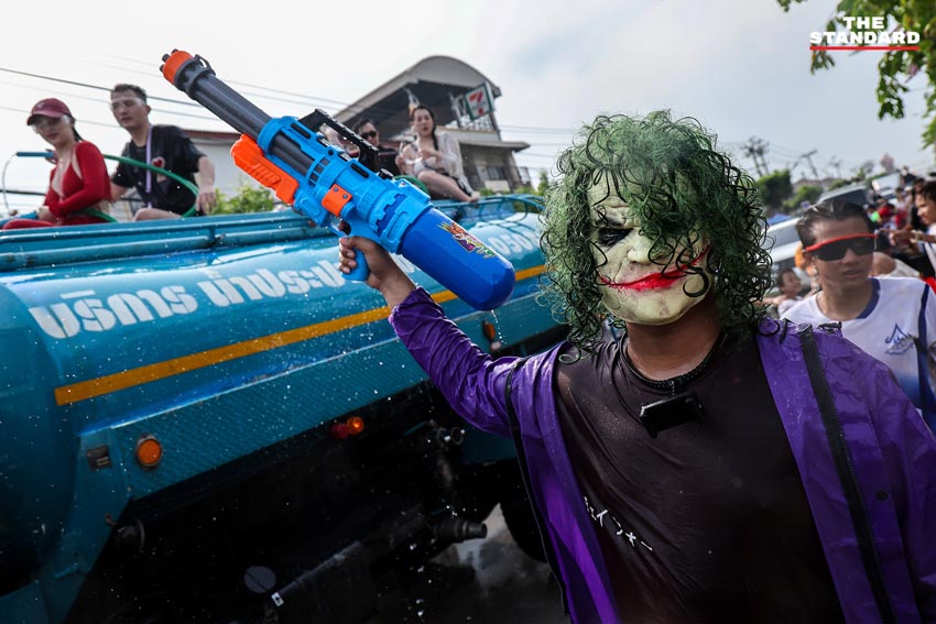 ฉ่ำจนหยดสุดท้าย ส่งท้ายสงกรานต์ 2568 ถนนเลียบคลองทวีวัฒนา
