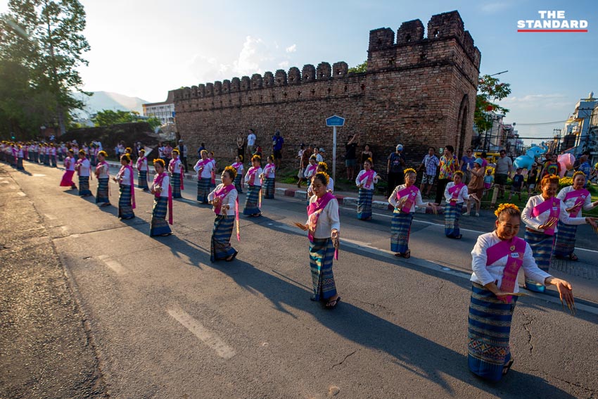 การแสดงฟ้อนเล็บอัตลักษณ์เชียงใหม่ที่ลานสามกษัตริย์ ทำลายสถิติโลก Guinness World Records