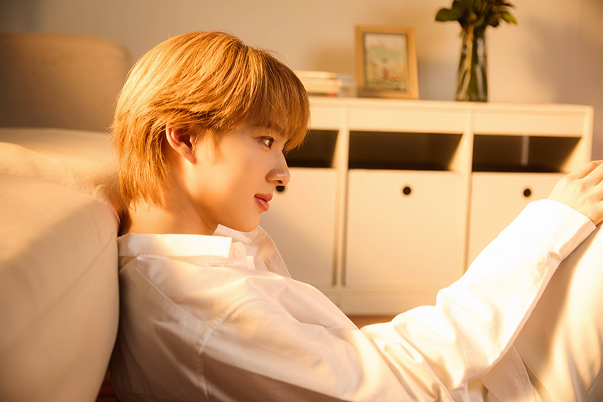 นุนิว ชวรินทร์ และ ออม กรณ์นภัส ในฉากมิวสิกวิดีโอเพลง "จนนิรันดร์ (Forever)" ซิงเกิลที่ 5 จาก DMD MUSIC
