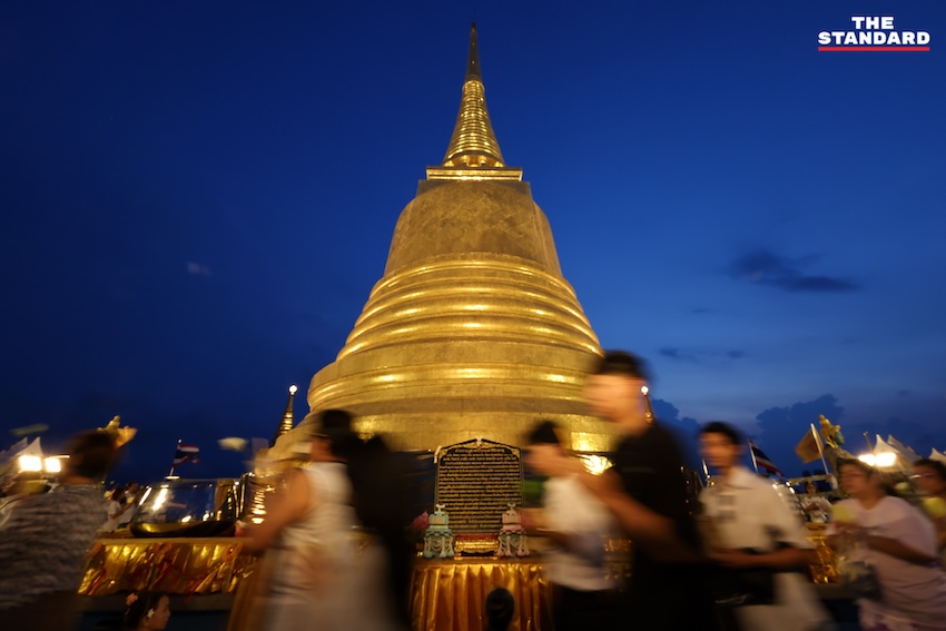 เวียนเทียนรอบพระบรมบรรพต ภูเขาทอง ร่วมบุญวันวิสาขบูชา