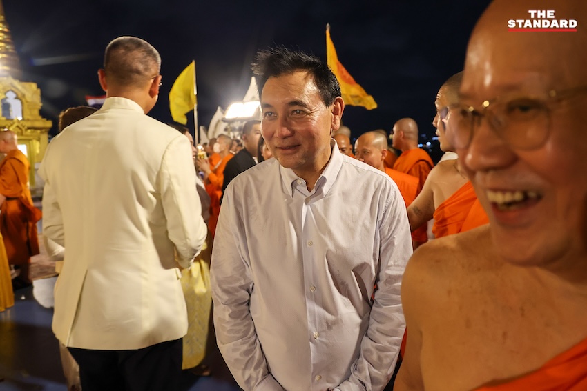 เวียนเทียนรอบพระบรมบรรพต ภูเขาทอง ร่วมบุญวันวิสาขบูชา