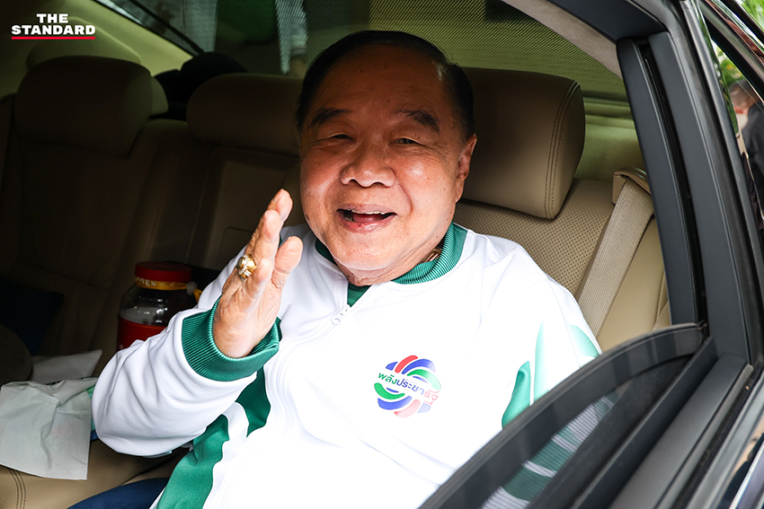 ประวิตรโชว์ฟิตหลังลื่นตกบันไดวัดโพธิ์ เตรียมเข้าสภาพิจารณางบ 69