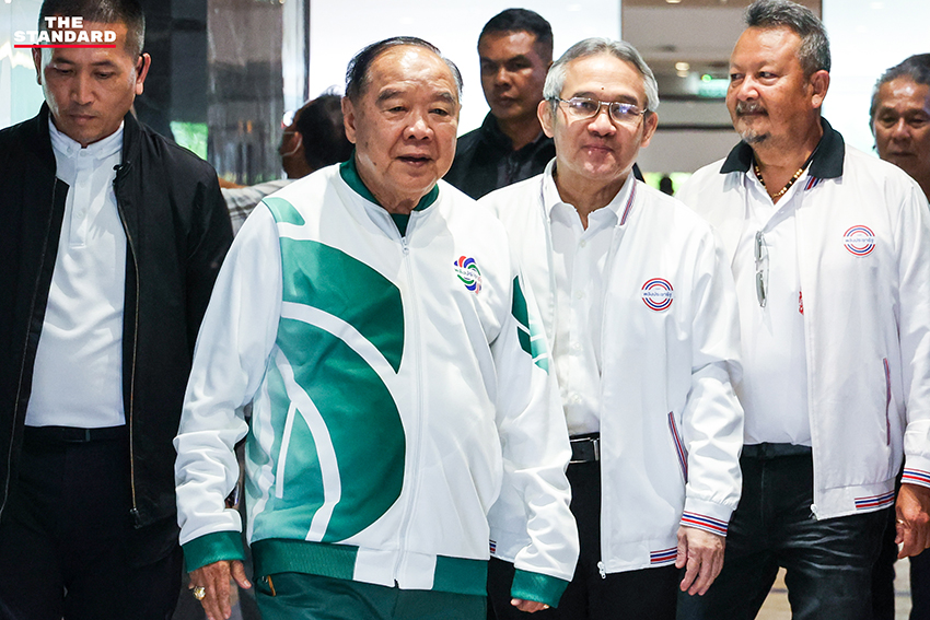 ประวิตรโชว์ฟิตหลังลื่นตกบันไดวัดโพธิ์ เตรียมเข้าสภาพิจารณางบ 69