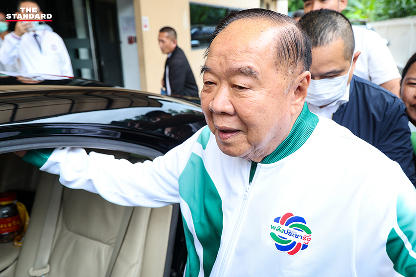 ประวิตรโชว์ฟิตหลังลื่นตกบันไดวัดโพธิ์ เตรียมเข้าสภาพิจารณางบ 69
