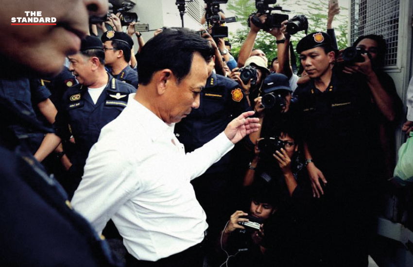 ‘บุญทรง เตริยาภิรมย์’ ขณะกำลังขึ้นรถเรือนจำ เพื่อรับโทษตามศาลฎีกาฯ 