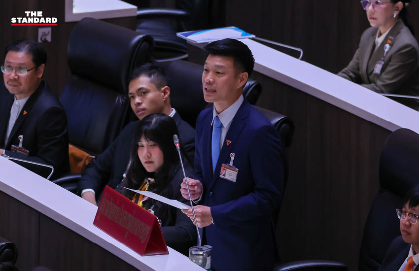 ภาพการประชุมสภาผู้แทนราษฎรพิจารณาร่าง พ.ร.บ. เปลี่ยนชื่อสำนักงานทรัพย์สินพระมหากษัตริย์เป็นสำนักงานพระคลังข้างที่