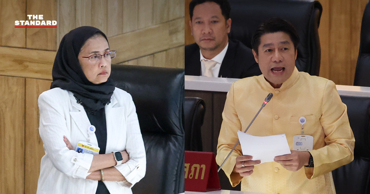 อังคณา นีละไพจิตร สมาชิกวุฒิสภา ขณะให้สัมภาษณ์ที่อาคารรัฐสภา