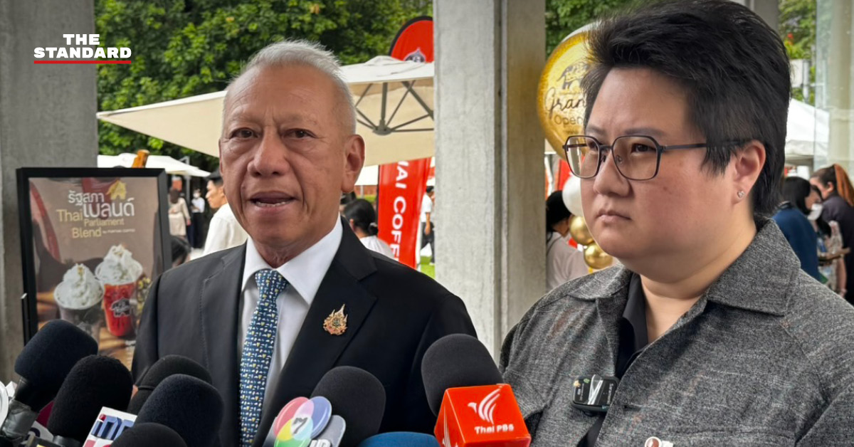 พิพัฒน์ รัชกิจประการ ให้สัมภาษณ์สื่อกรณีชื่อย่อ พ เกี่ยวข้อง ฮั้วเลือก สว. ที่รัฐสภา
