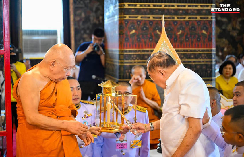 พล.อ. ประวิตร วงษ์สุวรรณ ร่วมพิธีเจริญพระพุทธมนต์ที่วัดโพธิ์