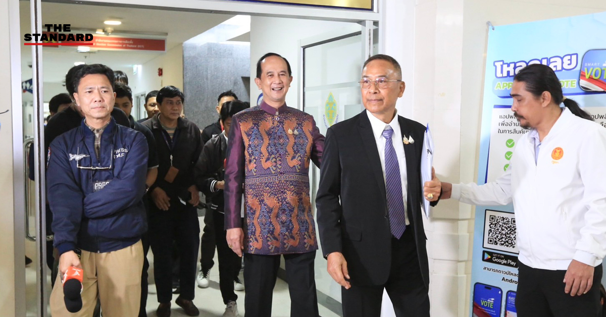 พล.ต.ต. ฉัตรวรรษ แสงเพชร แถลงข่าวฟ้องกลับเจ้าหน้าที่ ปมสอบฮั้ว สว. มาตรา 157 หน้าสำนักงาน กกต.