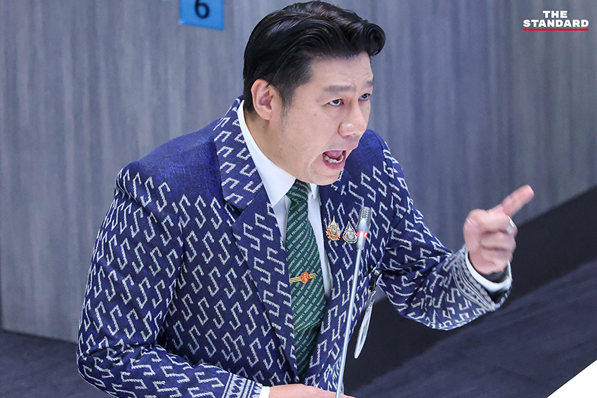 สมาชิกวุฒิสภาเสียงข้างน้อยเดินออกจากห้องประชุมวุฒิสภา ระหว่างการโหวตตั้งองค์กรอิสระ