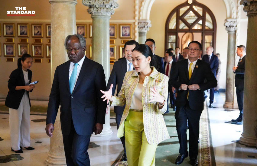 นายกรัฐมนตรีแพทองธาร ชินวัตร ประชุมร่วมกับ ศุภชัย เจียรวนนท์ ประธาน CP Group และอเดบาโย โอกุนเลซี ผู้นำ GIP-BlackRock ที่ทำเนียบรัฐบาล หารือแผนพัฒนา Giga Data Center ในประเทศไทย
