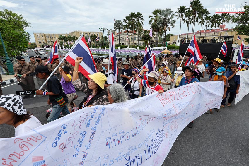 คปท. ชุมนุมสะพานชมัยมรุเชฐ เรียกร้องนายกลาออก