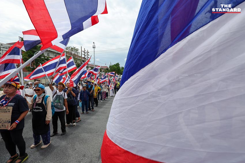 คปท. ชุมนุมสะพานชมัยมรุเชฐ เรียกร้องนายกลาออก