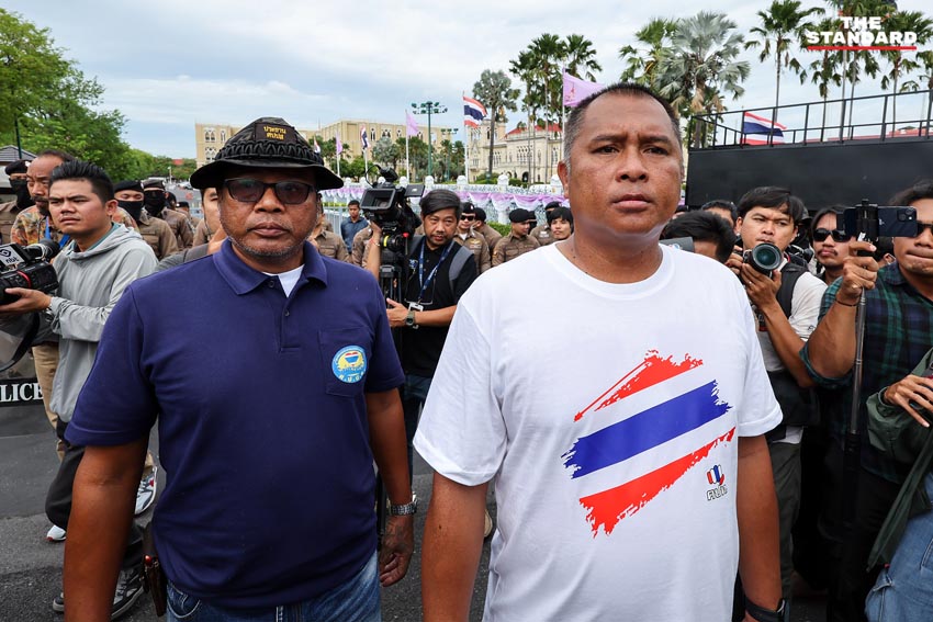 คปท. ชุมนุมสะพานชมัยมรุเชฐ เรียกร้องนายกลาออก