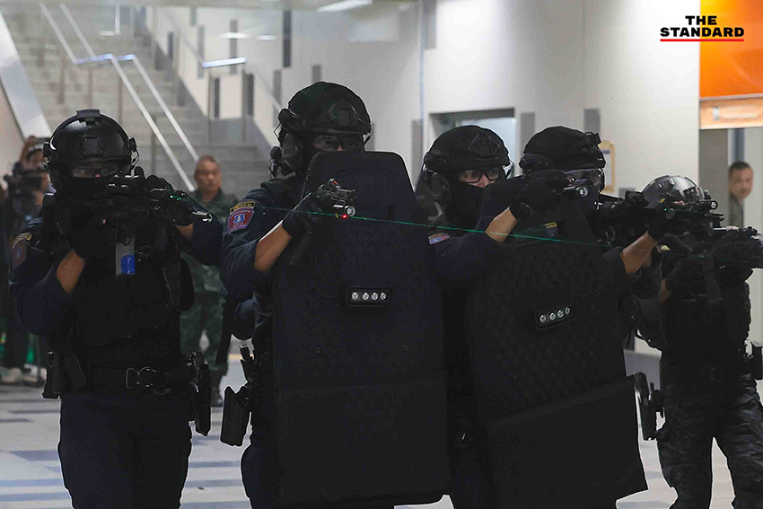 นายกฯ แพทองธาร ตรวจเยี่ยมการฝึกซ้อมรับมือภัยคุกคามสถานีรถไฟฟ้าใต้ดินสายสีส้ม 