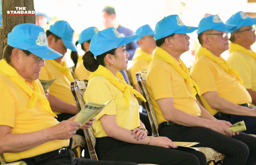แพทองธารเยี่ยมศูนย์จิตอาสา 904 พร้อม ครม.