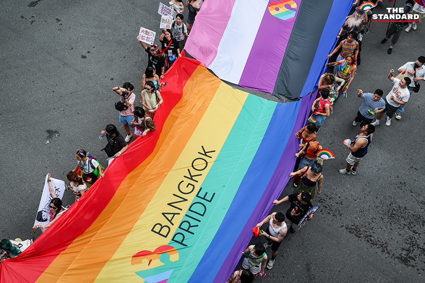 ขบวนพาเหรดสีรุ้งกลางกรุงเทพฯ ในงาน Bangkok Pride 2025
