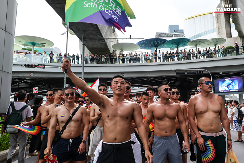 ขบวนพาเหรดสีรุ้งกลางกรุงเทพฯ ในงาน Bangkok Pride 2025