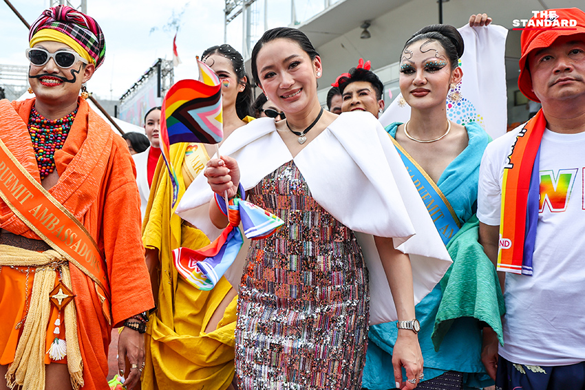 นายกรัฐมนตรีแพทองธารร่วมขบวน Bangkok Pride Festival 2025 สนับสนุนสมรสเท่าเทียมและสิทธิหลากหลายทางเพศ