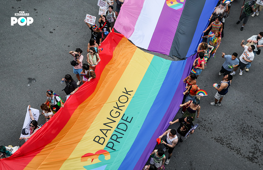 ขบวนพาเหรด LGBTQIA+ เดินผ่านสยามเซ็นเตอร์ในงาน Bangkok Pride 2025