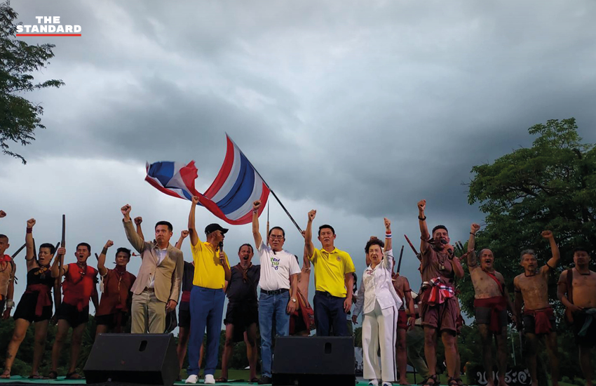 ชัยวุฒิ ธนาคมานุสรณ์ นำชาวสิงห์บุรีบวงสรวงอนุสาวรีย์วีรชนบ้านบางระจัน