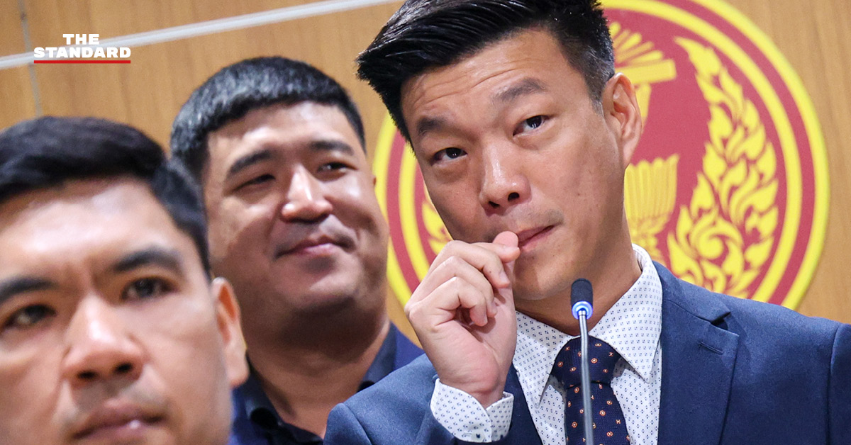 ณัฐพงษ์ เรืองปัญญาวุฒิ แถลงข่าวเรียกร้องยุบสภาที่รัฐสภา วันที่ 19 มิถุนายน 2568