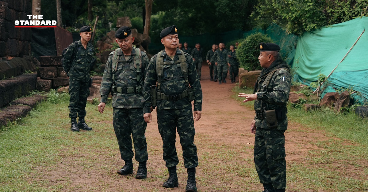 แม่ทัพภาคที่ 2 พล.ท. บุญสิน พาดกลาง ตรวจเยี่ยมและให้กำลังใจทหารที่ประจำการอยู่ที่ฐานปฏิบัติการ ปราสาทตาเมือนธม จังหวัดสุรินทร์ บริเวณแนวชายแดนไทย-กัมพูชา