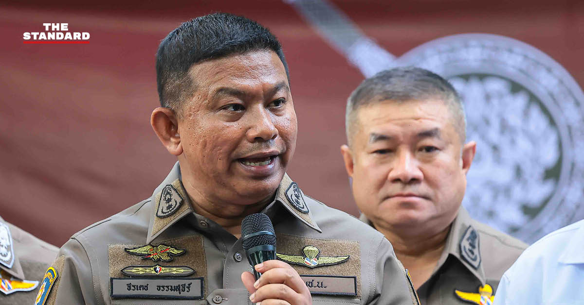 เจ้าหน้าที่ตำรวจตั้งจุดตรวจค้นรอบม็อบอนุสาวรีย์ชัยฯ ตรวจยึดอาวุธมีดและคัตเตอร์จำนวนมาก ขณะผู้ชุมนุมเริ่มหนาแน่น