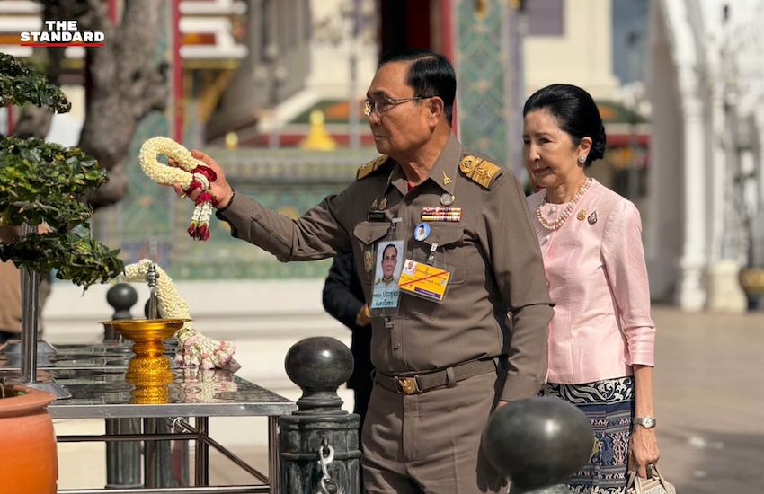 นายกรัฐมนตรีและ พล.อ. ประยุทธ์ เข้าเฝ้าถวายเครื่องสักการะสมเด็จพระสังฆราช ณ วัดราชบพิธ

