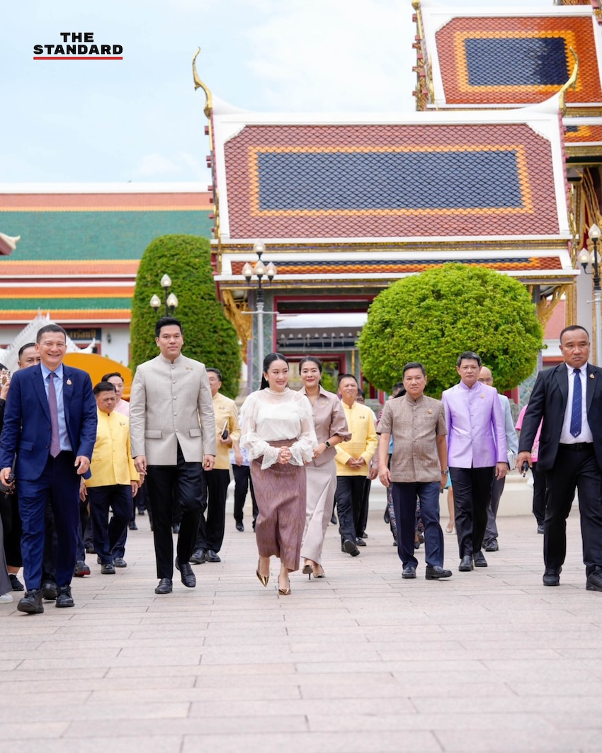 นายกรัฐมนตรีและ พล.อ. ประยุทธ์ เข้าเฝ้าถวายเครื่องสักการะสมเด็จพระสังฆราช ณ วัดราชบพิธ

